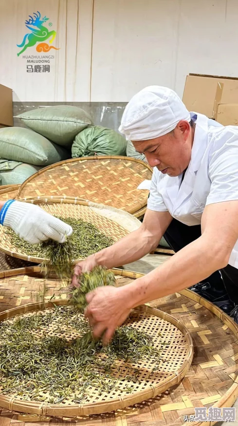 甜如蜜松而酥不粘不腻，形容的是我国哪种非遗美食传承经典美味